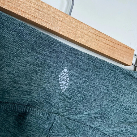 Free People Movement Heathered Green Gathered Crossover Hang Ten Legging Medium - Picture 7 of 8